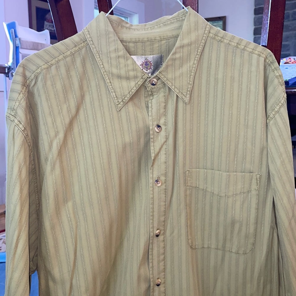 NWOT Men’s The Territory Ahead Button Shirt
